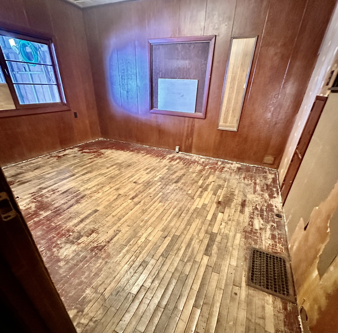 910 N Madison Street, Bloomington, IL 61701