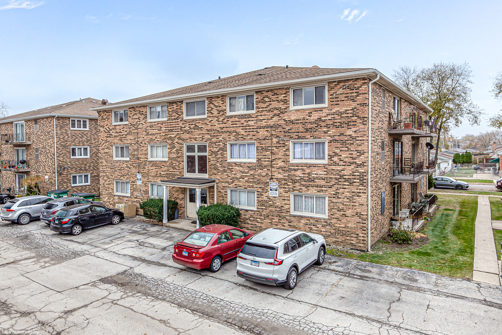 5840 W 77th Street #302, Burbank, IL 60459