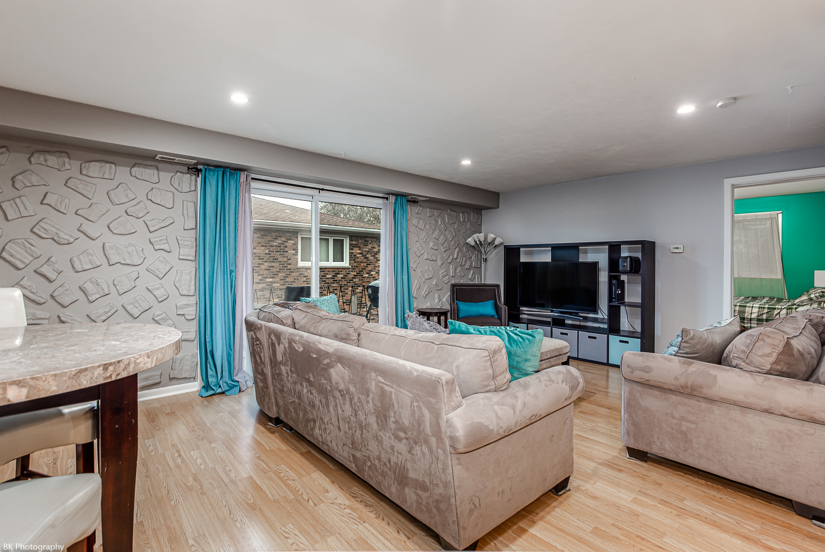 5840 W 77th Street #302, Burbank, IL 60459