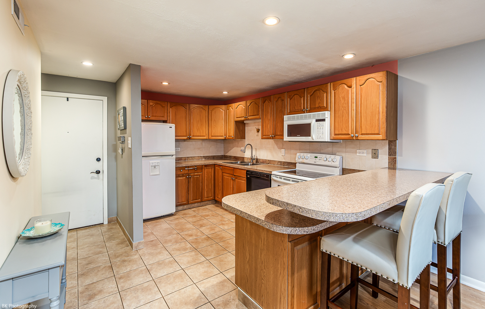 5840 W 77th Street #302, Burbank, IL 60459