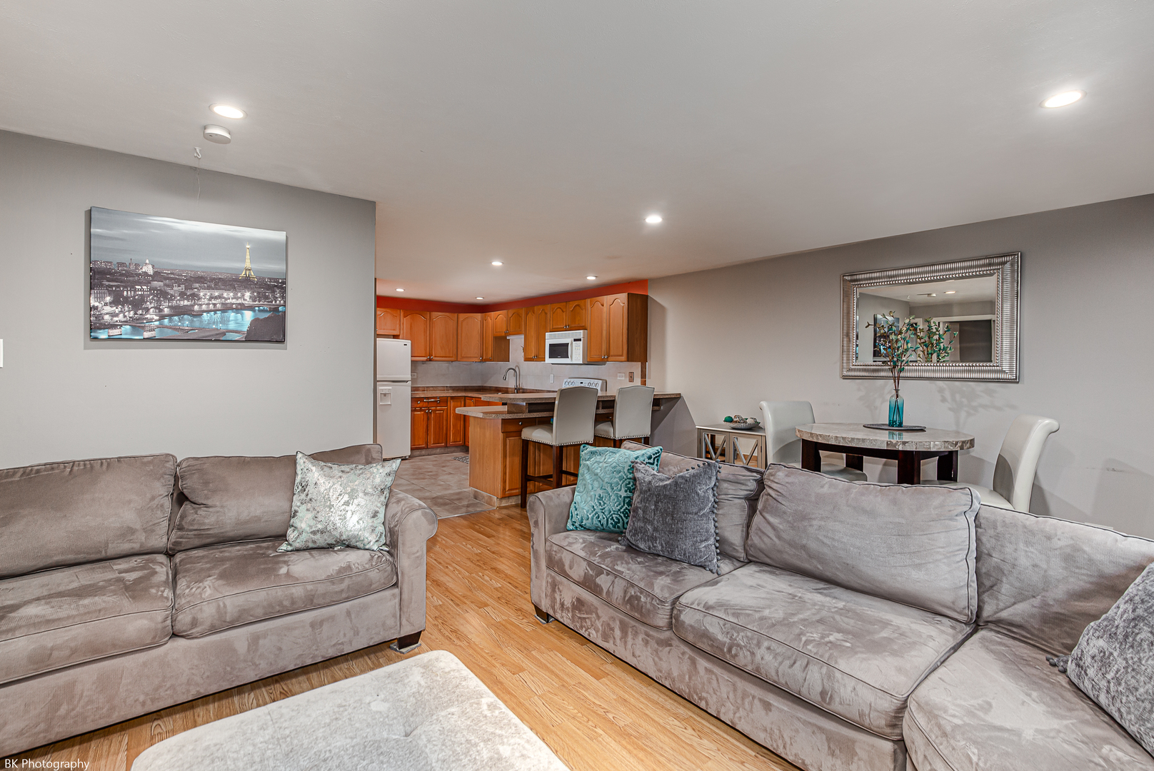 5840 W 77th Street #302, Burbank, IL 60459