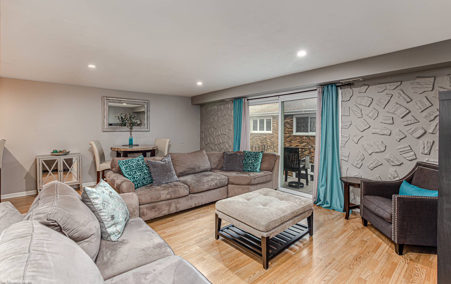 5840 W 77th Street #302, Burbank, IL 60459