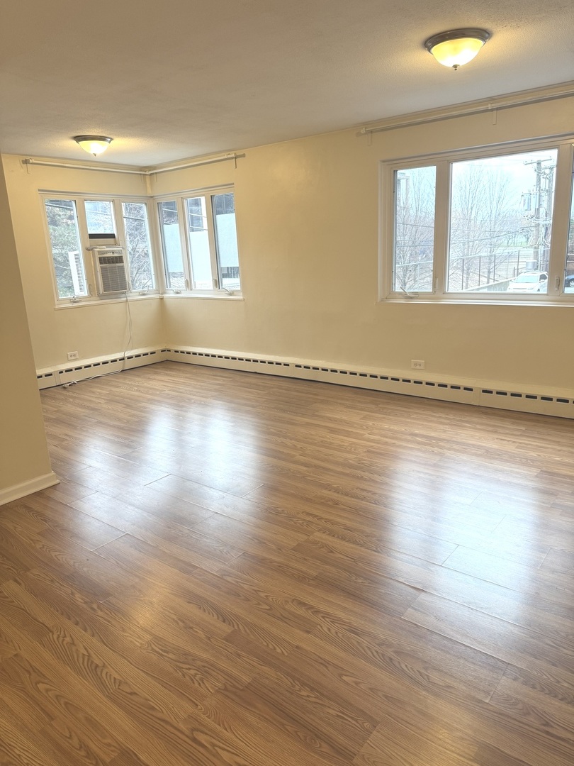 708 W Bittersweet Place #212, Chicago, IL 60613