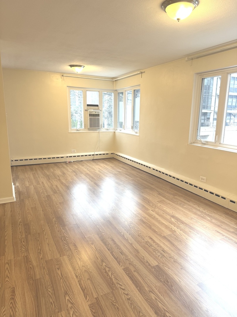 708 W Bittersweet Place #212, Chicago, IL 60613