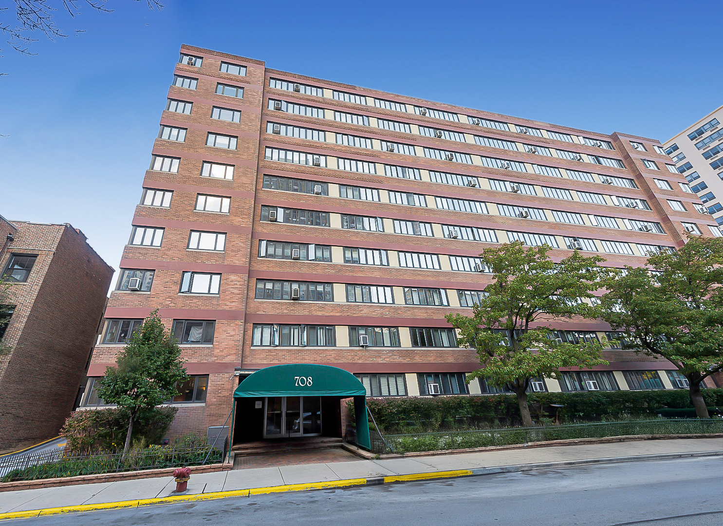 708 W Bittersweet Place #212, Chicago, IL 60613