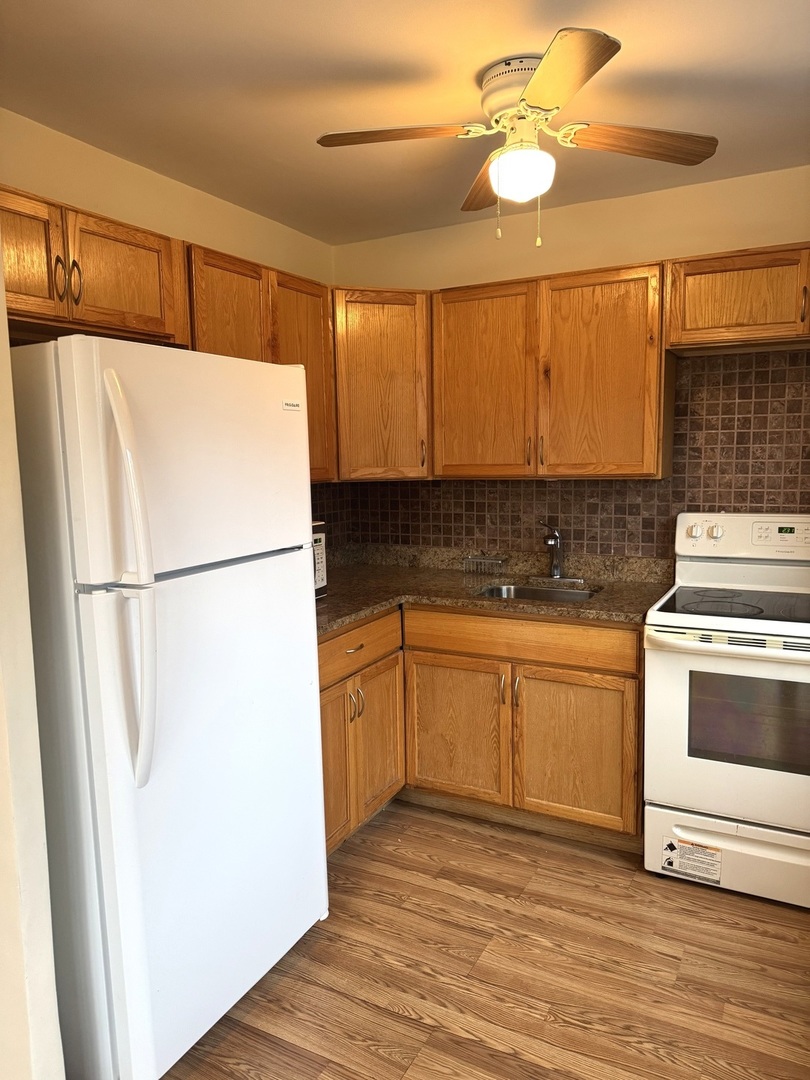 708 W Bittersweet Place #212, Chicago, IL 60613