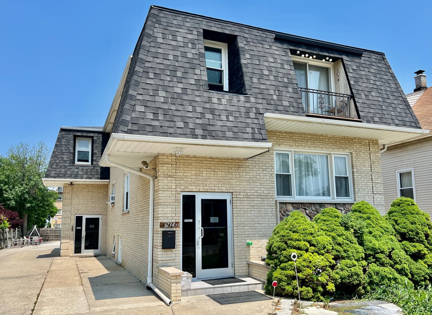 6734 W Dakin Street #2F, Chicago, IL 60634