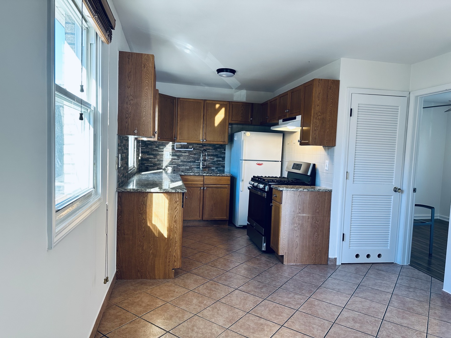 6734 W Dakin Street #2F, Chicago, IL 60634