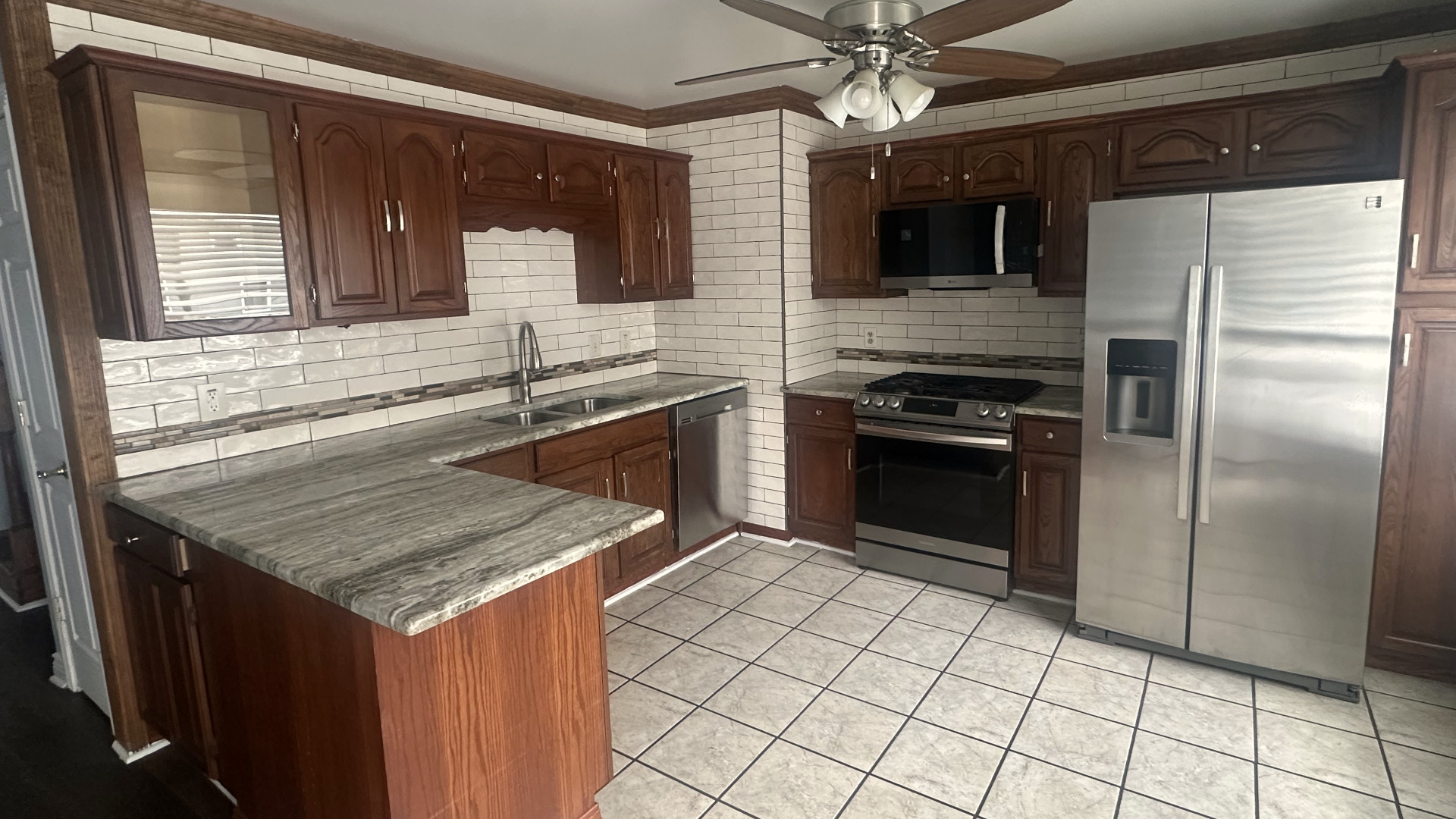 216 Brierhill Drive, Round Lake Park, IL 60073