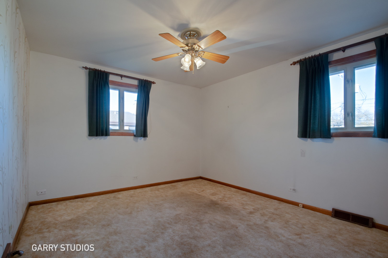 701 N Craig Place, Addison, IL 60101