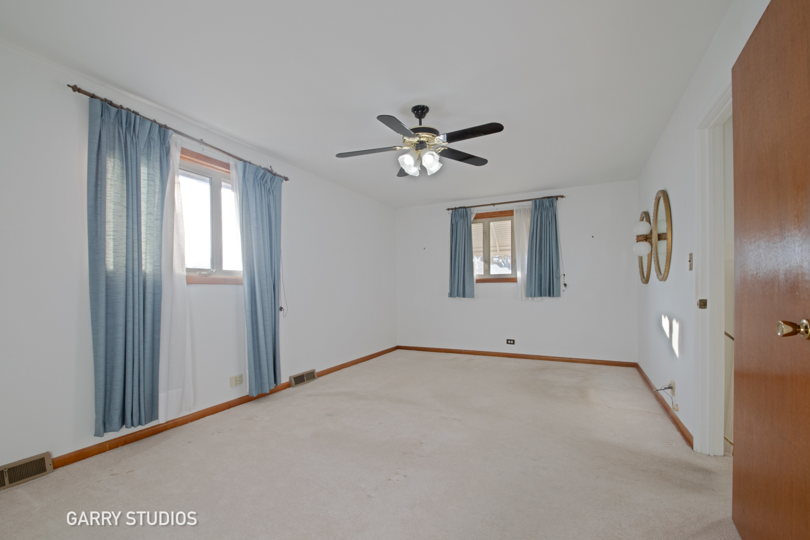 701 N Craig Place, Addison, IL 60101