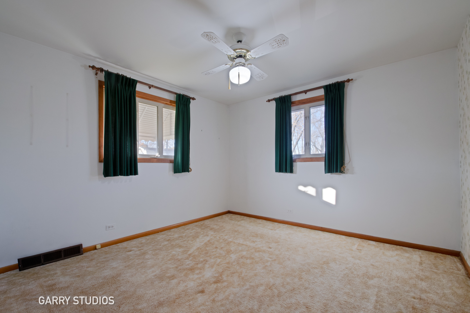 701 N Craig Place, Addison, IL 60101