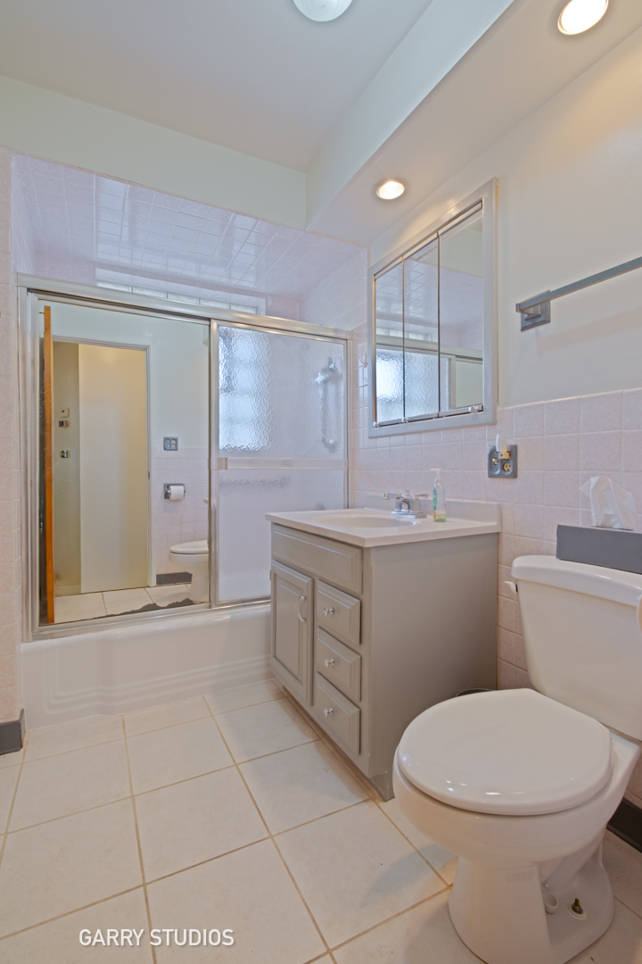 701 N Craig Place, Addison, IL 60101