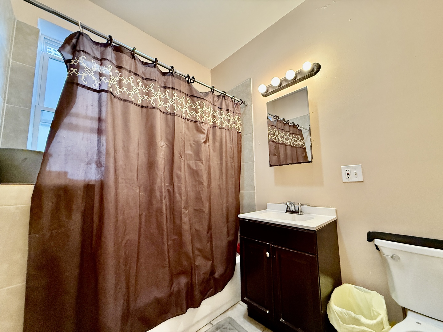 742 N Lawndale Avenue, Chicago, IL 60624