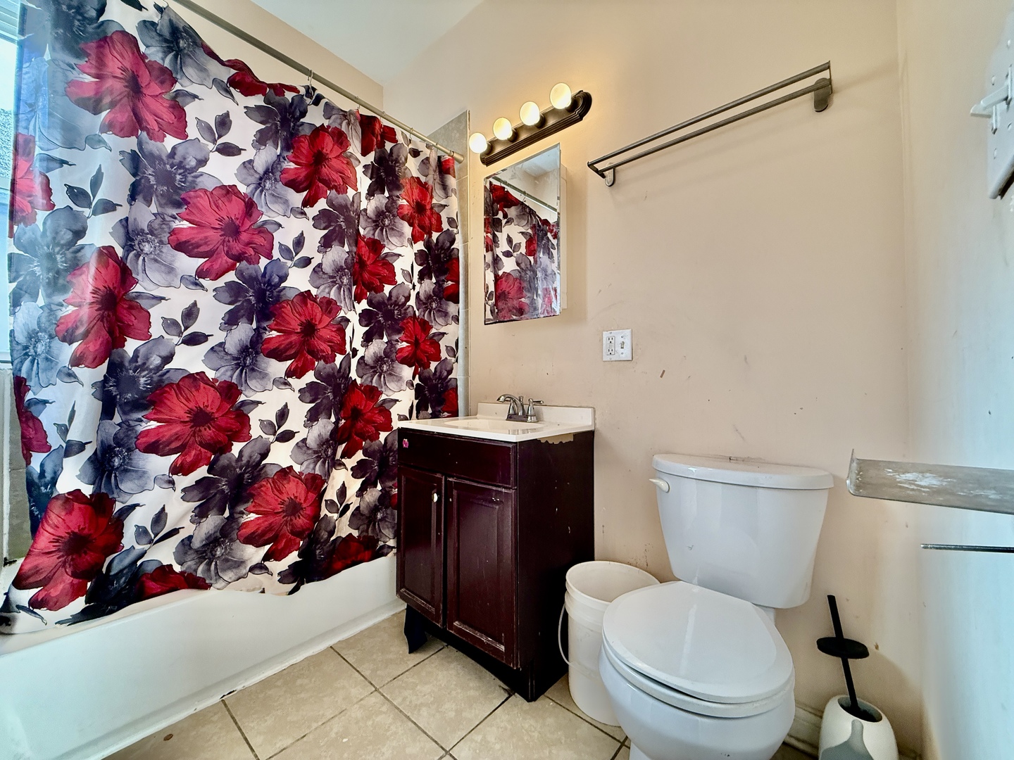 742 N Lawndale Avenue, Chicago, IL 60624