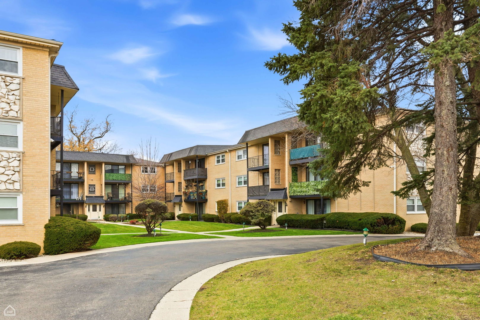 6568 W Roscoe Street #2N, Chicago, IL 60634