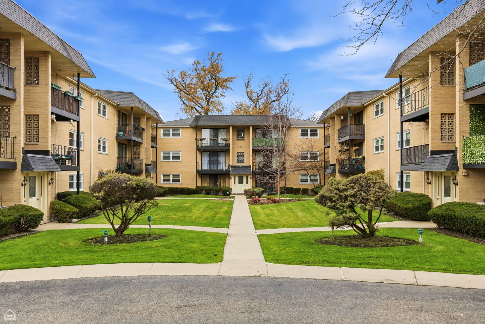 6568 W Roscoe Street #2N, Chicago, IL 60634