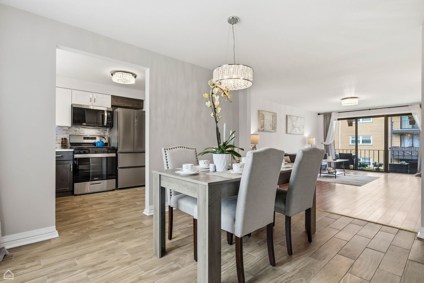 6568 W Roscoe Street #2N, Chicago, IL 60634