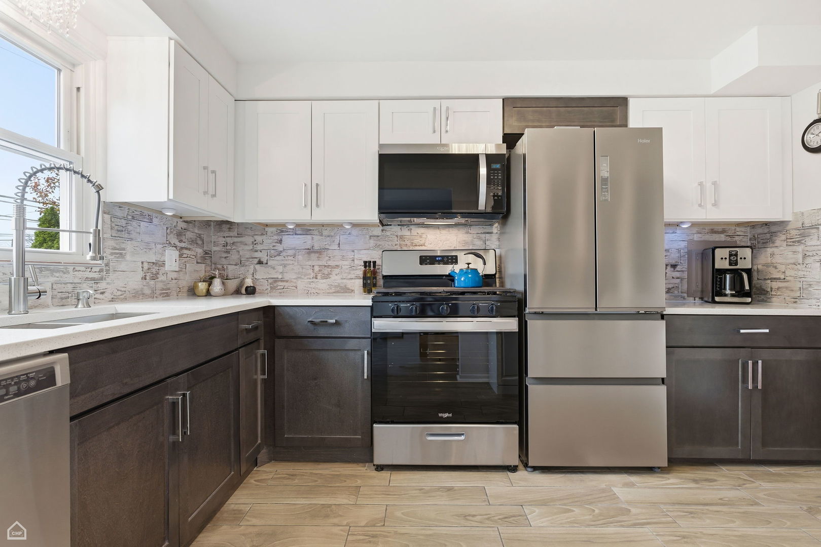 6568 W Roscoe Street #2N, Chicago, IL 60634