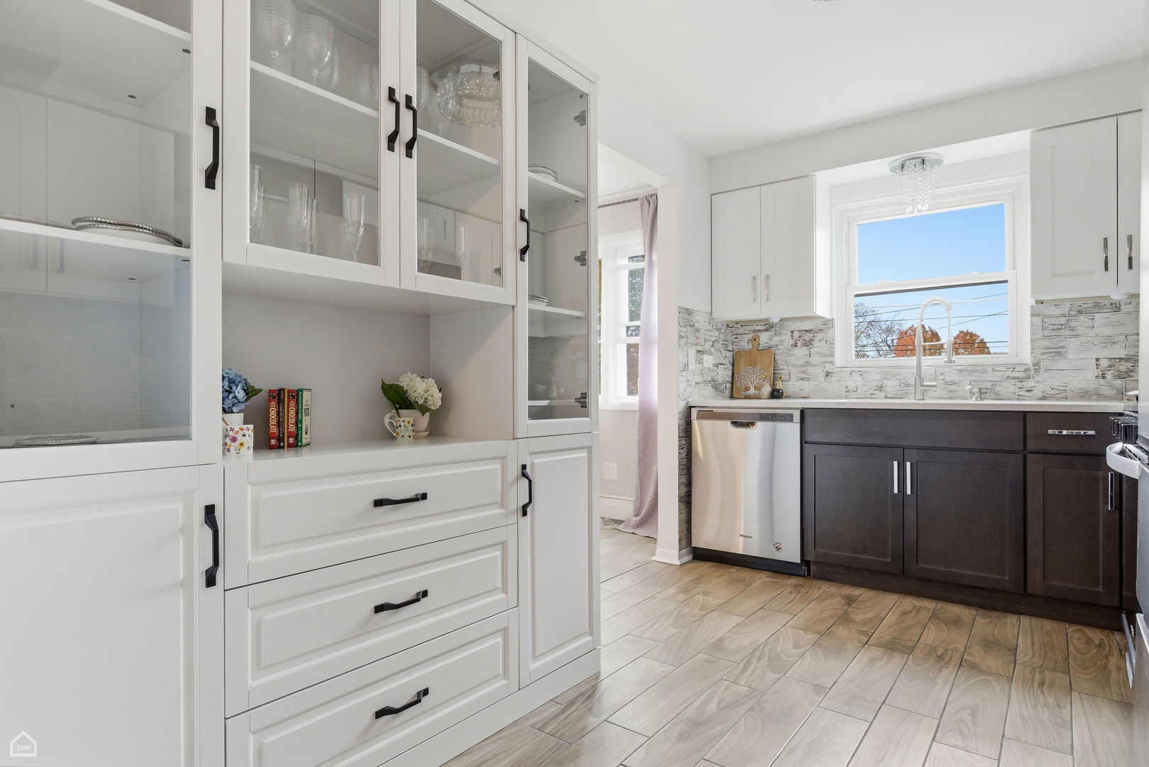 6568 W Roscoe Street #2N, Chicago, IL 60634