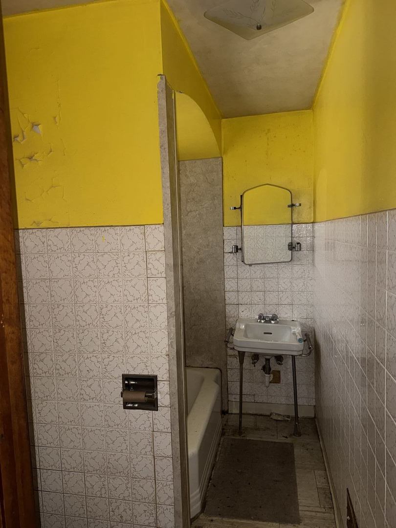 13829 S State Street, Riverdale, IL 60827