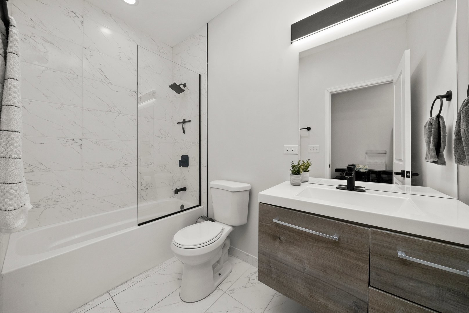 1336 N Hamlin Avenue, Chicago, IL 60651