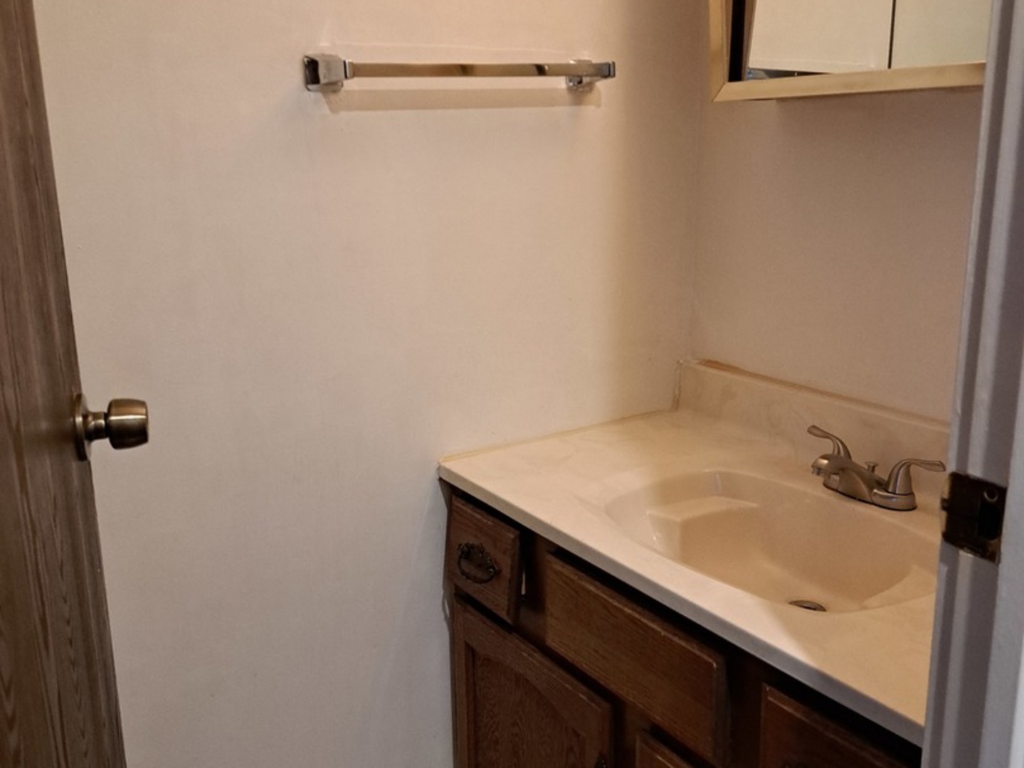 13 W TIMBER Lane #1, Vernon Hills, IL 60061