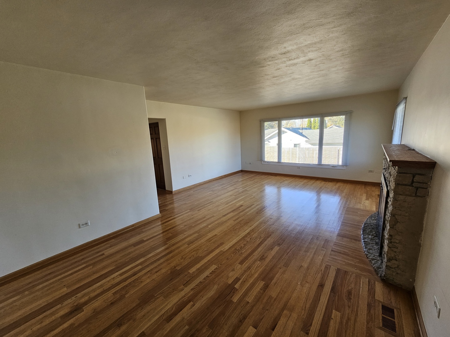 811 Hoyle Road, Lombard, IL 60148