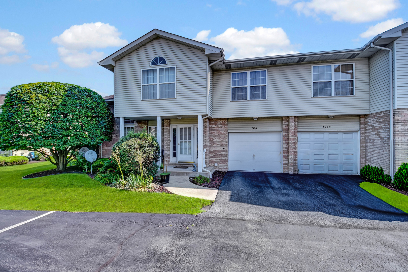 7420 Maple Drive, Justice, IL 60458