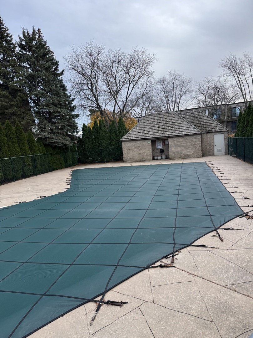 1701 Northfield Square #E, Winnetka, IL 60093