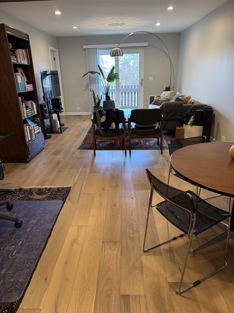 1701 Northfield Square #E, Winnetka, IL 60093