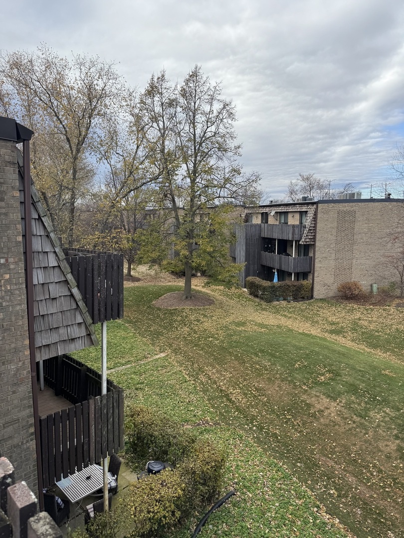 1701 Northfield Square #E, Winnetka, IL 60093