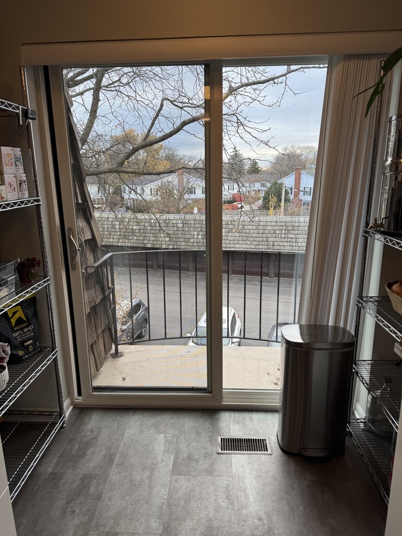 1701 Northfield Square #E, Winnetka, IL 60093