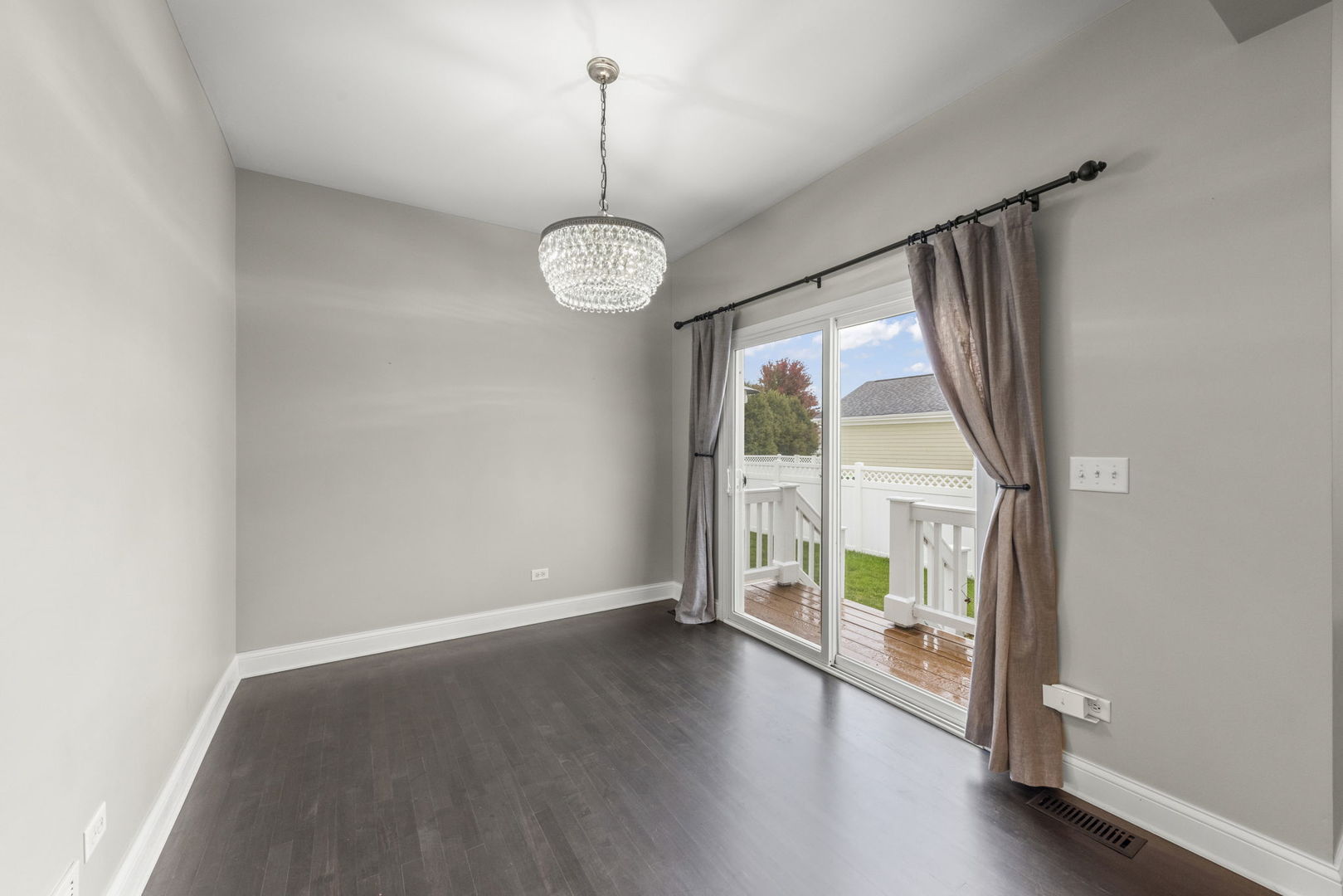 1290 Airs Avenue, Sugar Grove, IL 60554