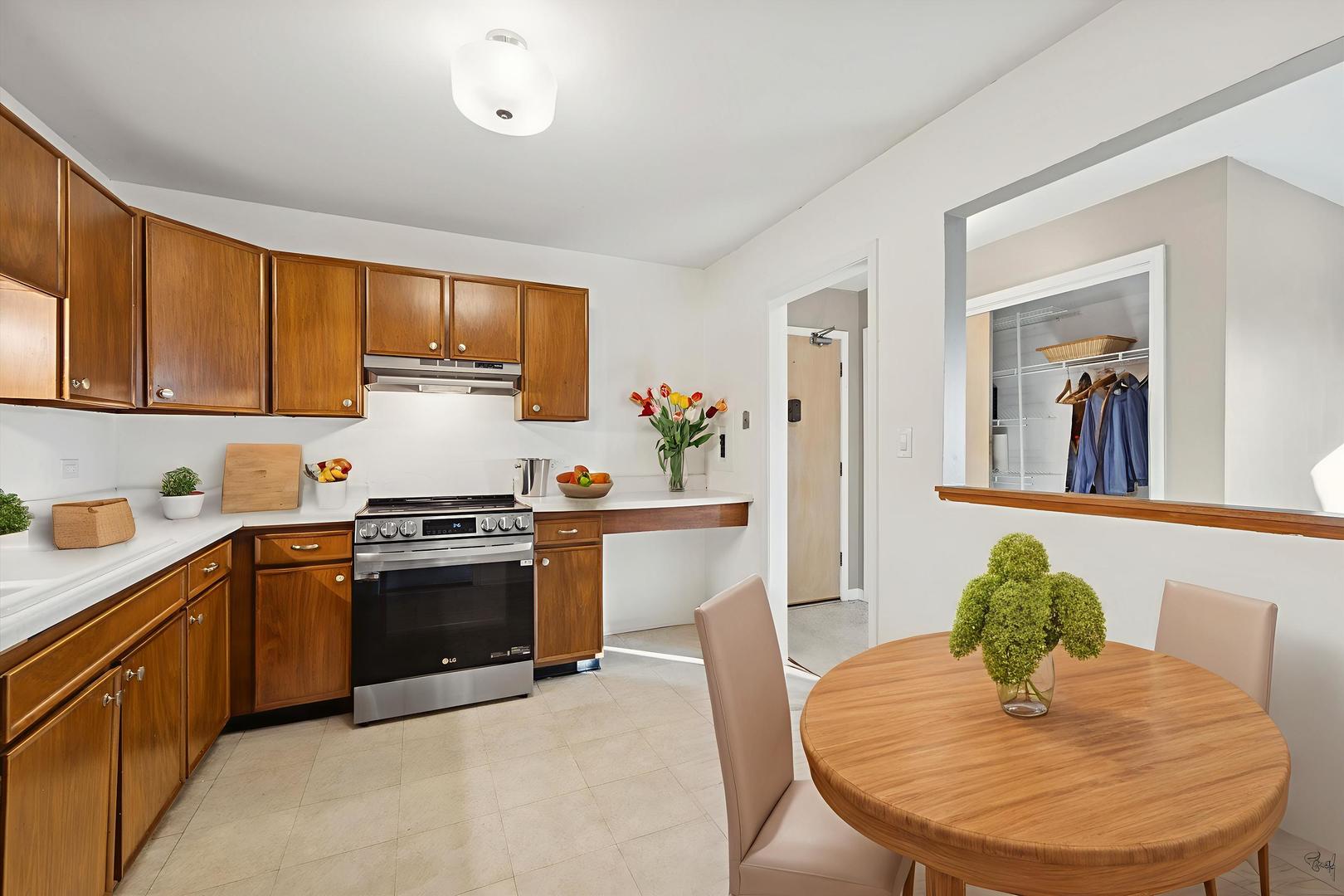 502 W MINER Street #2A, Arlington Heights, IL 60005