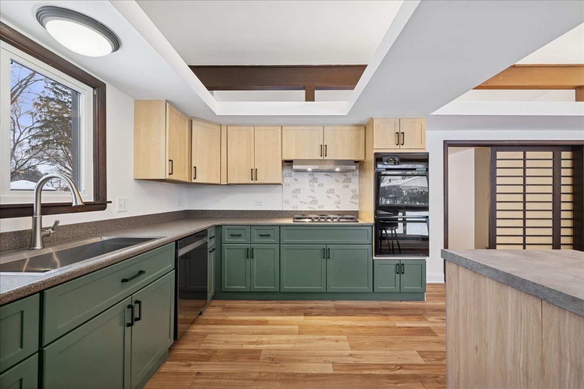 908 Holmes Avenue, Deerfield, IL 60015