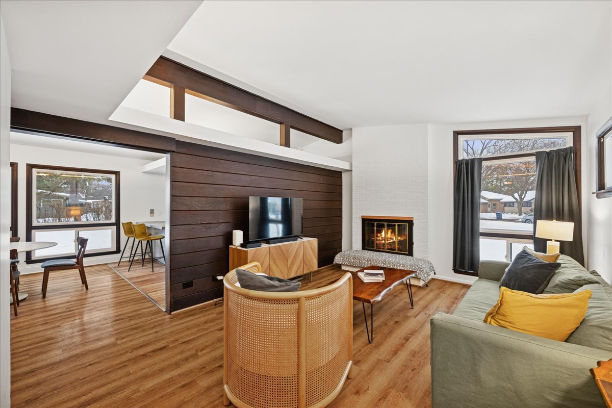 908 Holmes Avenue, Deerfield, IL 60015