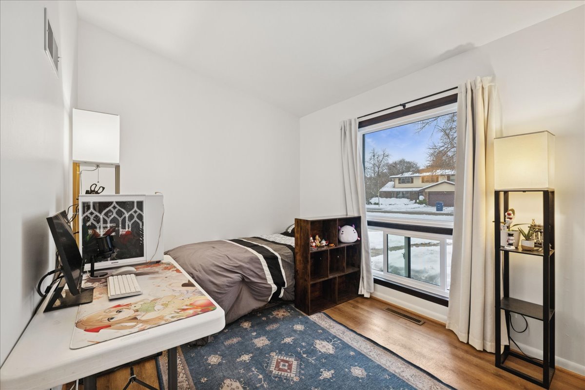 908 Holmes Avenue, Deerfield, IL 60015