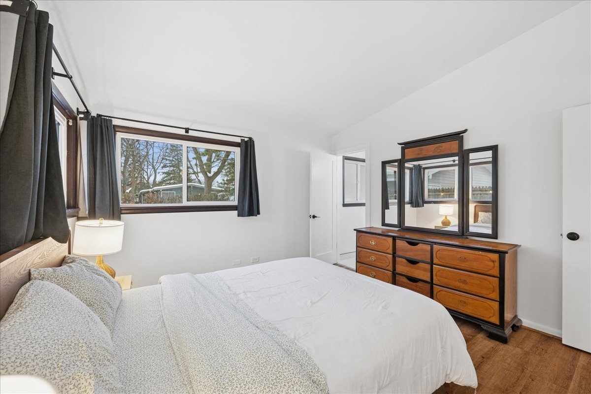 908 Holmes Avenue, Deerfield, IL 60015