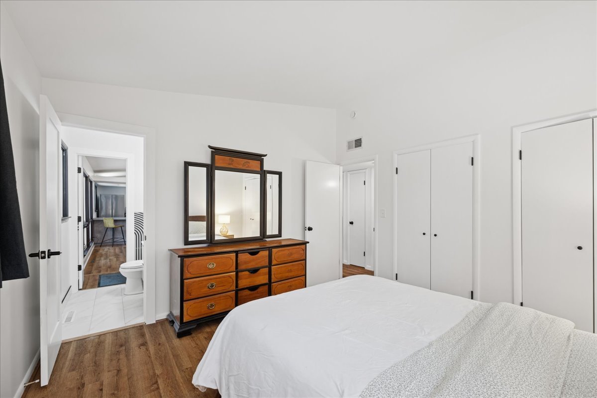 908 Holmes Avenue, Deerfield, IL 60015