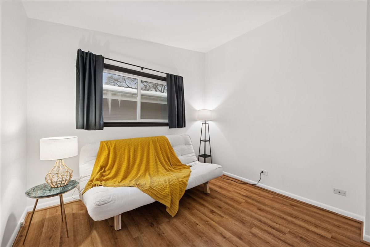 908 Holmes Avenue, Deerfield, IL 60015