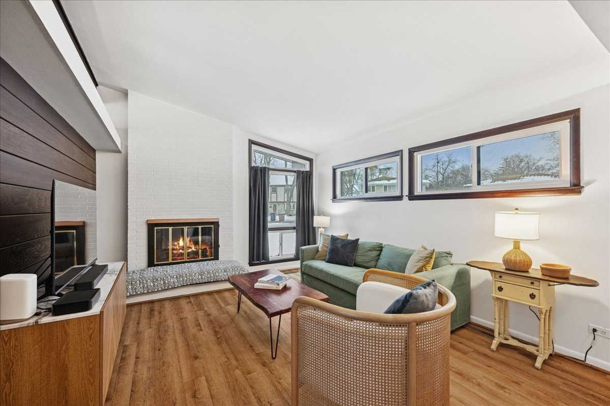 908 Holmes Avenue, Deerfield, IL 60015