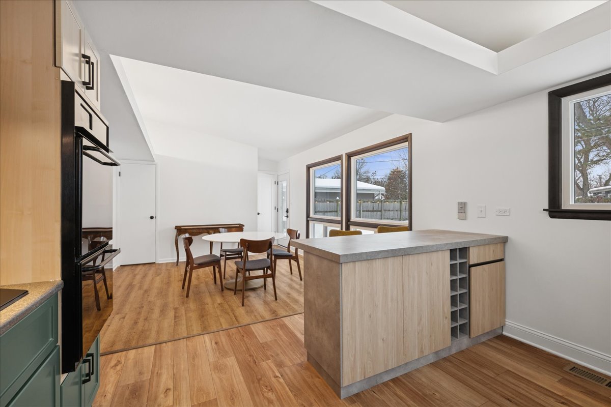 908 Holmes Avenue, Deerfield, IL 60015