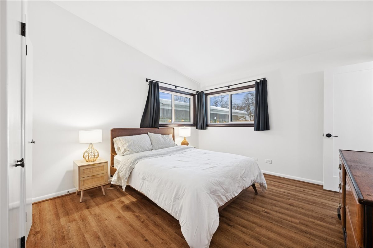 908 Holmes Avenue, Deerfield, IL 60015