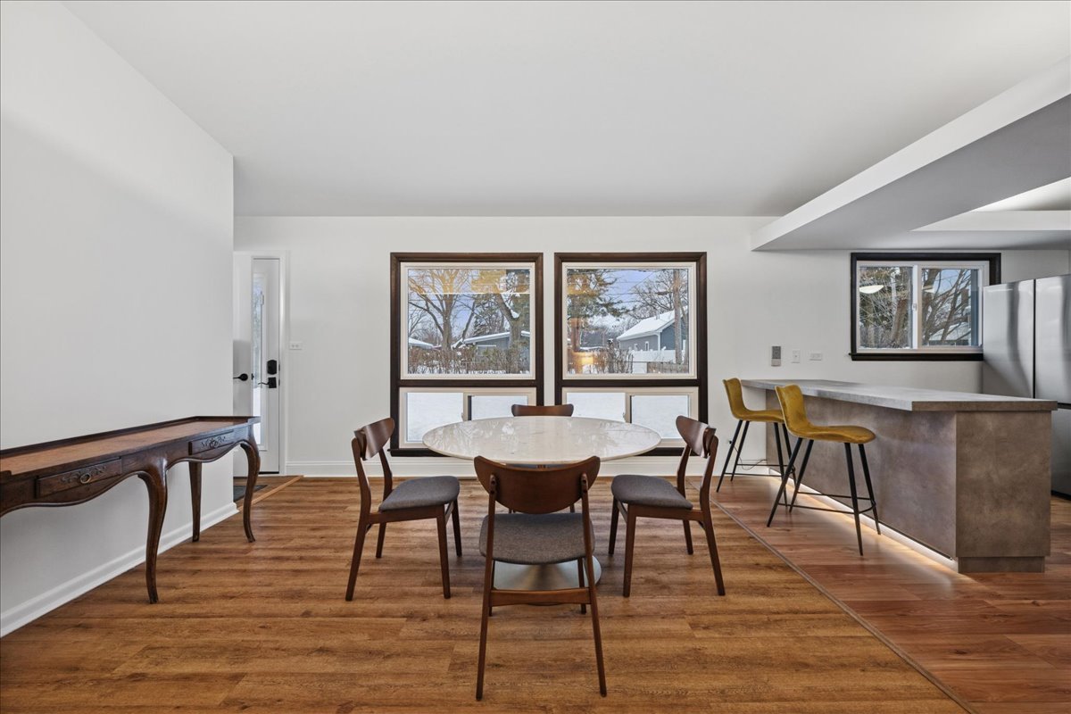 908 Holmes Avenue, Deerfield, IL 60015