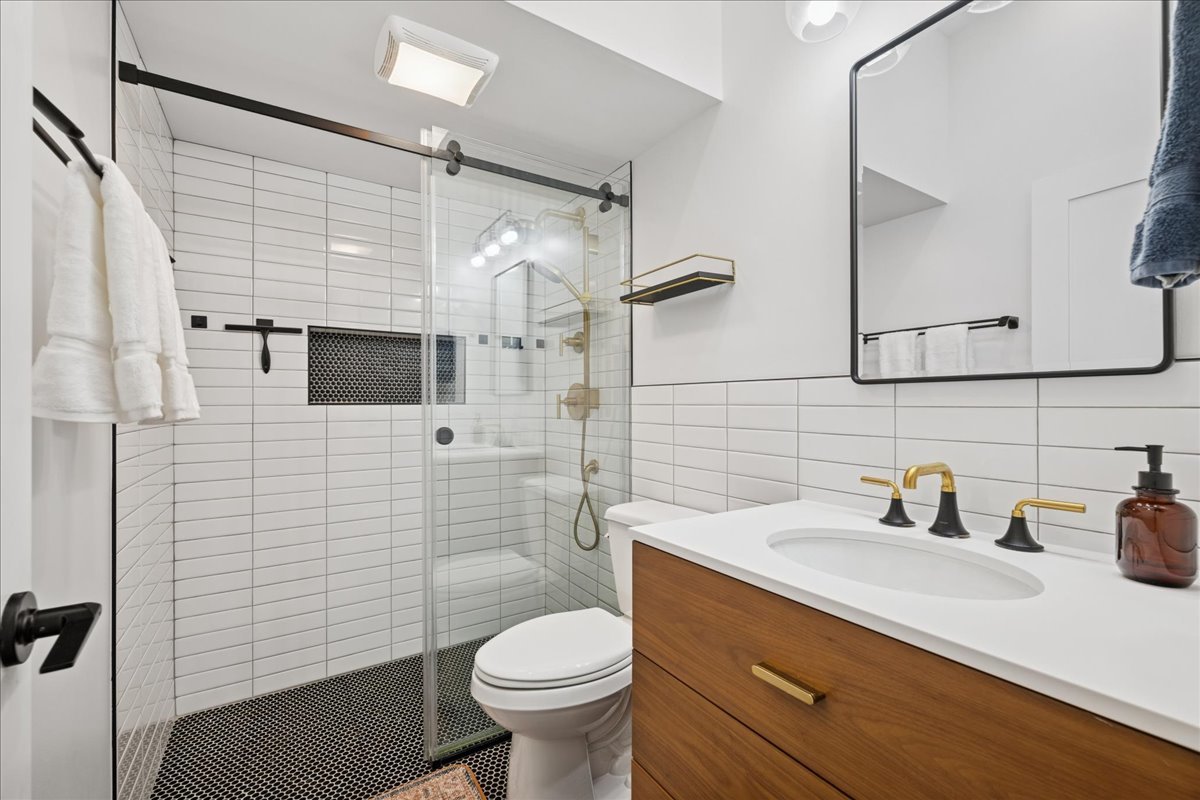 908 Holmes Avenue, Deerfield, IL 60015