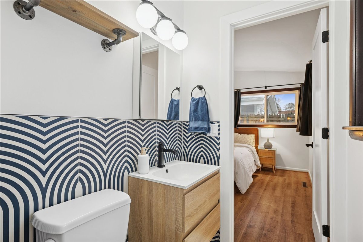 908 Holmes Avenue, Deerfield, IL 60015