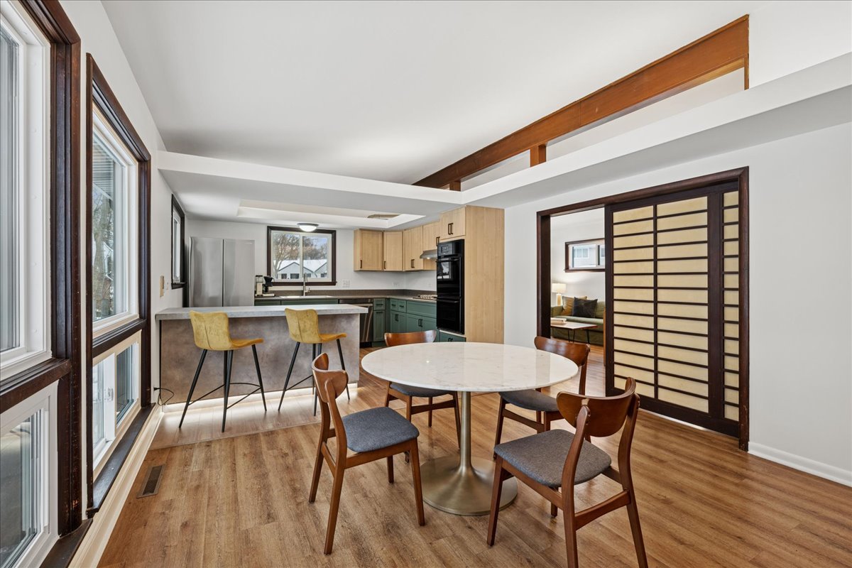 908 Holmes Avenue, Deerfield, IL 60015