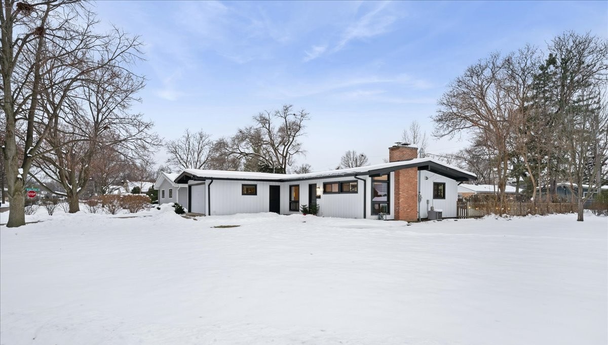 908 Holmes Avenue, Deerfield, IL 60015