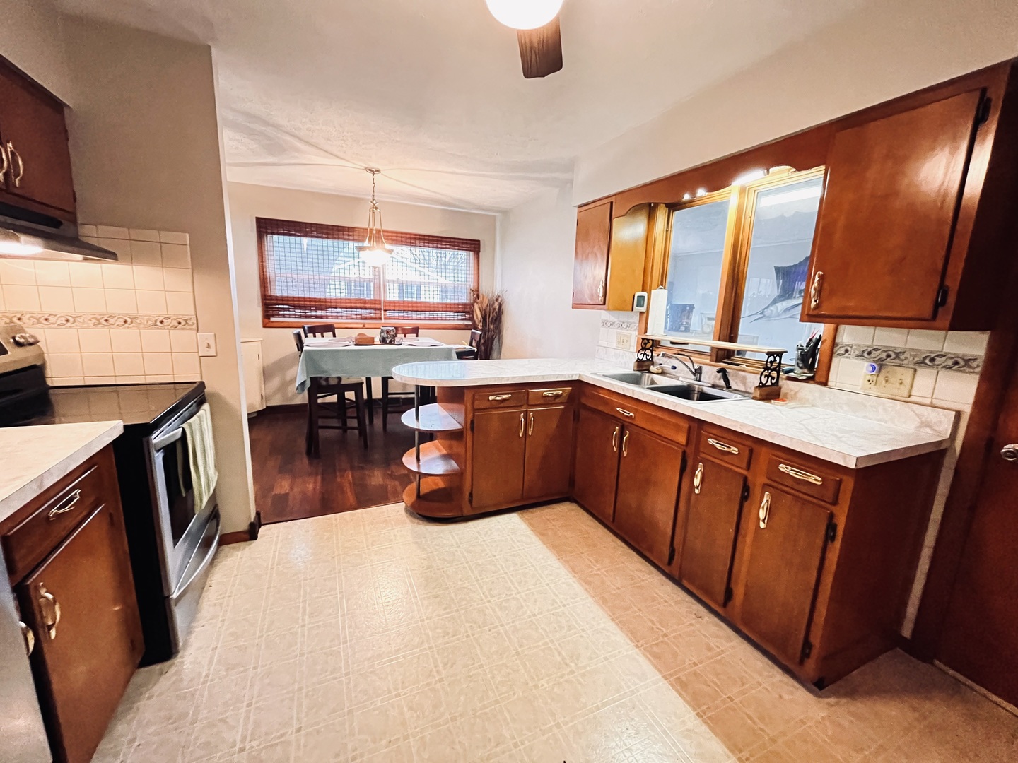 100 E Willow Street, Fairbury, IL 61739